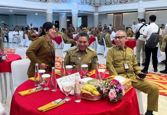 
					Bupati Pakpak Bharat Menghadiri Purna Tugas Sekertaris Daerah Provinsi Sumatera Utara