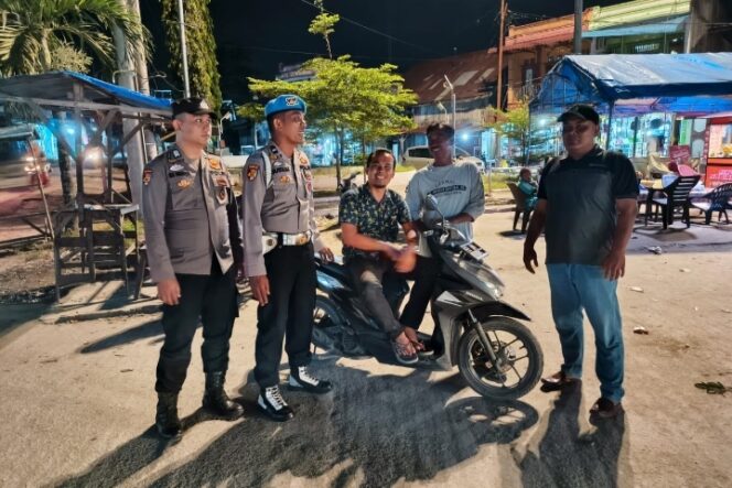 
					Patroli Malam Menggunakan Kenderaan Roda 4 Antisipasi Kejahatan, Geng Motor, Begal, Tauran Antar Remaja dan Premanisme, di Wilayah Hukum Polsek Medang Deras.