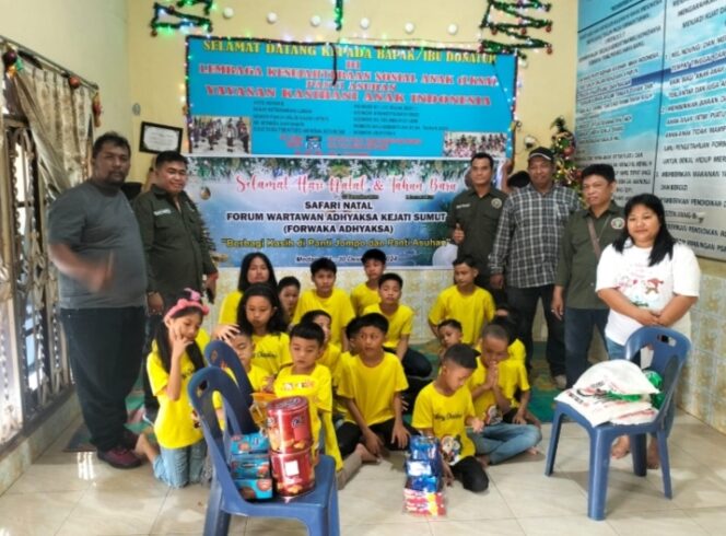 
					Safari Natal Forum Wartawan Kejatisu, Salurkan Bantuan Sembako Panti Asuhan