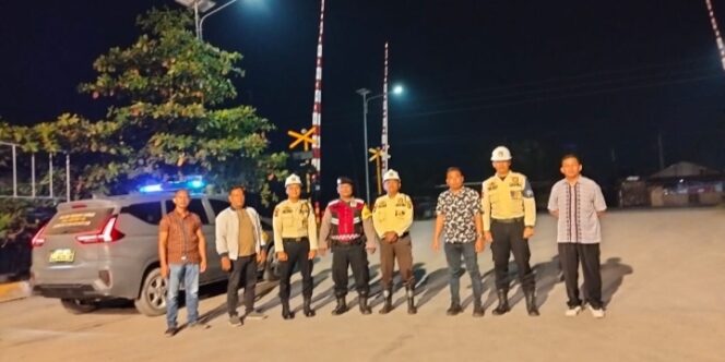 
					Personil Polsek Medang Deras Melaksakan Patroli Malam Menggunakan Kenderaan Roda 4 Antisipasi Kejahatan, Geng Motor, Begal, Tauran Antar Remaja dan Premanisme