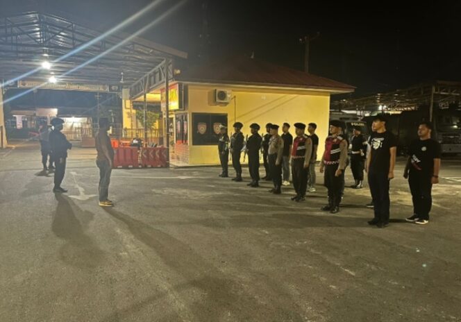
					Personil Polres Batu Bara Melaksanakan Giat Patroli malam Bersama Personil BKO Sat Brimob Yon B Tebing Tinggi guna mengantisipasi terjadinya Kemacetan, 3C dan kejahatan