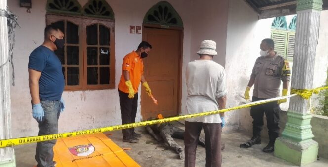 
					Penemuan Mayat di Teras Rumah Warga, Diduga Karena Sakit.