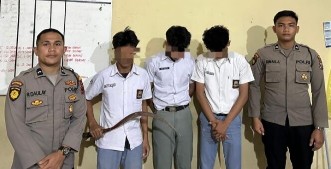 
					Pelajar Tawuran dan sita sajam diamankan Polisi