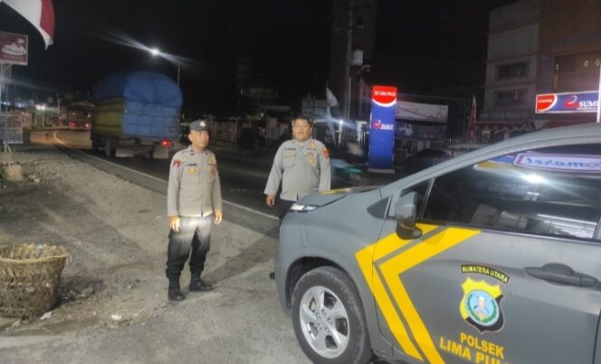 
					Personil Polsek Lima Puluh melaksanakan Patroli Mobile Malam Hari guna Memelihara Kamtibmas dan mencegah terjadinya 3C dan tindak kejahatan lainya diwilayah Hukum Polsek Lima Puluh