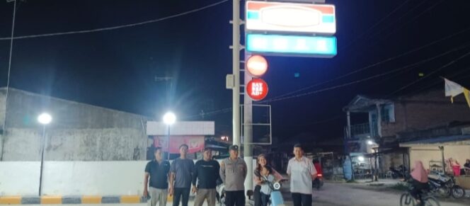 
					Personil Polsek Medang Deras Melaksakan Patroli Malam Menggunakan Kenderaan Roda 2 Antisipasi Kejahatan, Geng Motor, Begal, Tauran Antar Remaja dan Premanisme