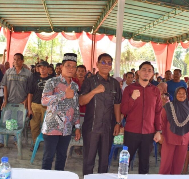 
					Reses di Desa Securai Selatan, Wakil Ketua DPRD Langkat Romelta Ginting Berjanji Bertahap Merealiasikan Aspirasi Masyarakat