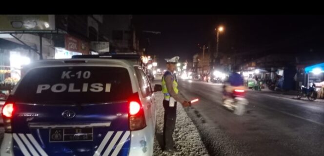 
					Personil Polres Batu bara Melaksanakan Giat Patroli kota presisi Blue Light Roda-4 guna Mengantisipasi terjadinya 3 C dan kejahatan