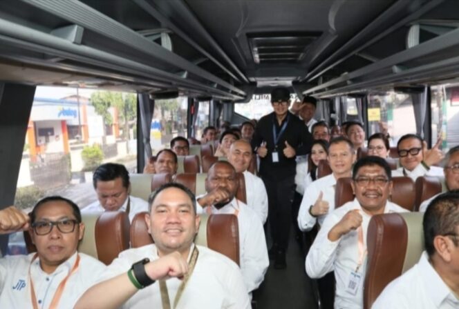 
					Bupati Pakpak Bharat Mengikuti Retret Kepala Daerah Se Indonesia Di kompleks Akademi Militernya Magelang,Jawa Tengah