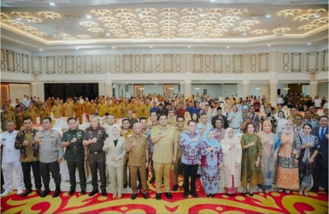 
					Bupati Pakpak Bharat Menghadiri Serah Terima Jabatan Gubernur Sumatera Utara Di Aula Raja Inal Siregar