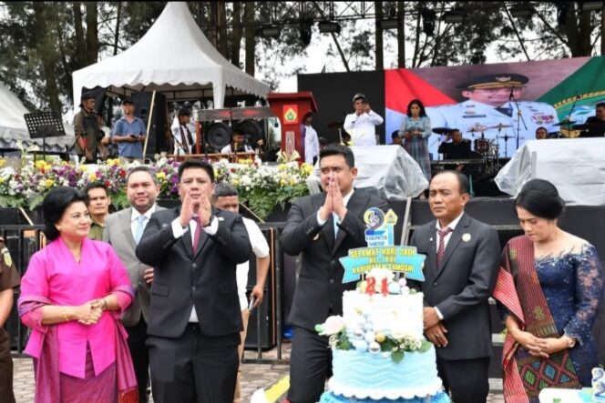 
					Bupati Pakpak Bharat Menghadiri Perayaan Hari Jadi Ke-21 Kabupaten Samosir
