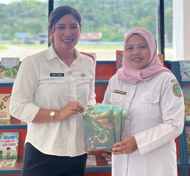 
					Kepsek SMA Negeri 1 Salak Mengunjungi Kantor Dinas Perpustakaan Pakpak Bharat serta Menyerahkan Buku Cerita Rakyat Pakpak Yang Berjudul “Neur Anak Anak”