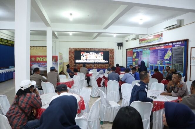 
					Polres Asahan, Dewan Pers, Pimpinan Redaksi, dan Wartawan Kab. Asahan Mengikuti zoom Terpusat Buka Puasa