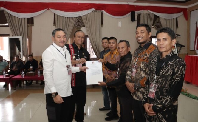 
					KPU Pakpak Bharat Menggelar Rapat Pleno Terbuka Penetapan Pasangan Bupati Dan Wakil Bupati Pakpak Bharat