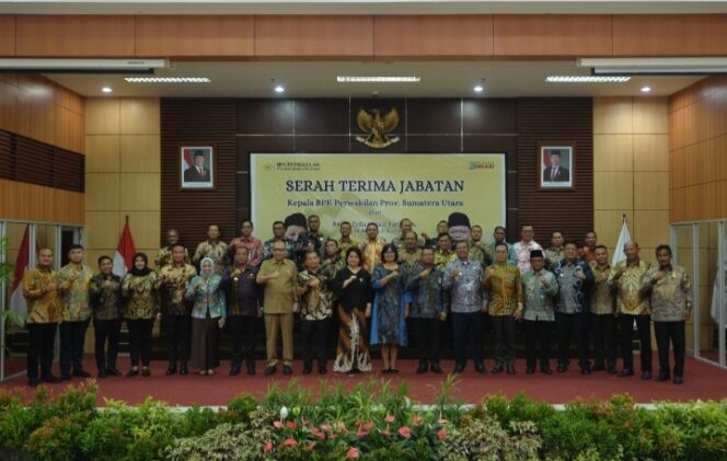 
					Bupati Pakpak Bharat Menghadiri Serah terima Jabatan Kepala Badan Pemeriksa Keuangan Perwakilan Sumatera Utara