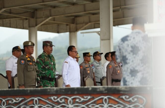 
					Sekda PakPak Bharat Menghadiri Apel Gelar Pasukan Operasi Ketupat Toba 2025