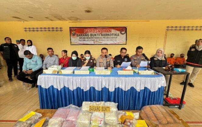 
					Satnarkoba Polres Asahan Menggelar Pemusnahan Barang Bukti Narkotika