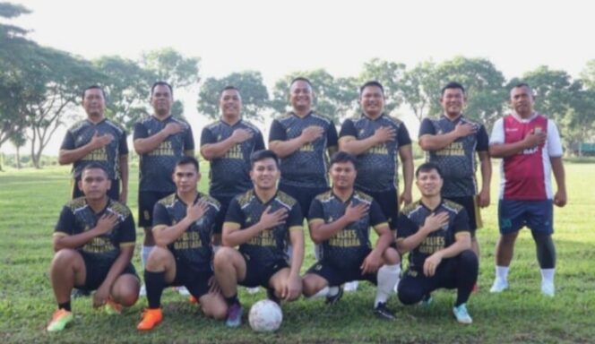 
					Polres Batu Bara Gelar Cooling System Lewat Sepak Bola Bersama Forkopimcam