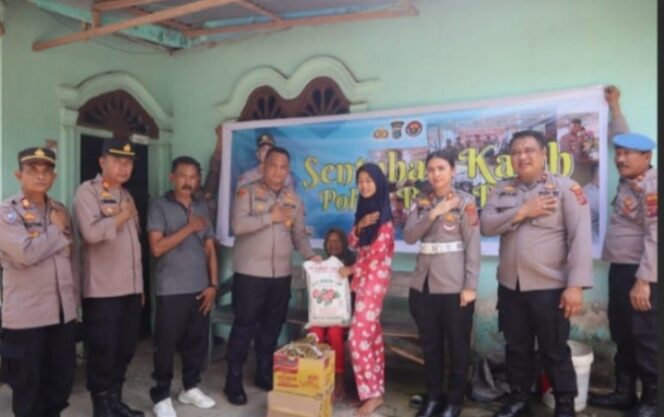 
					Polres Batu Bara Melaksanakan Jumat Berkah Memberikan Sembako