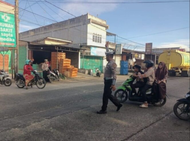 
					Sat Lantas Polres Batu Bara Melaksanakan Pengaturan Lalu Lintas