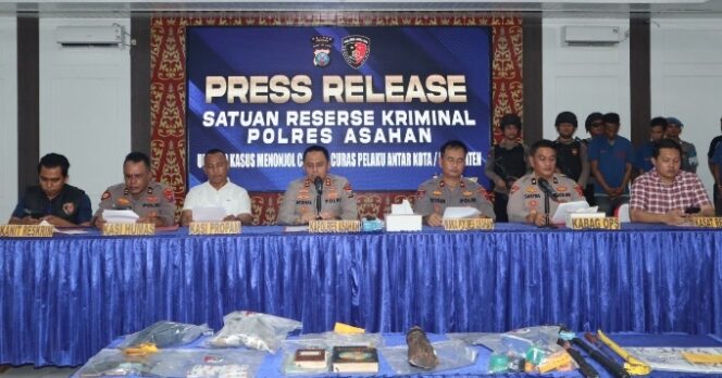
					Satreskrim Polres Asahan Berhasil Ungkap Komplotan Perampok Spesialis Toko Grosir, Enam Tersangka Diamankan, Satu Tewas Melawan Petugas