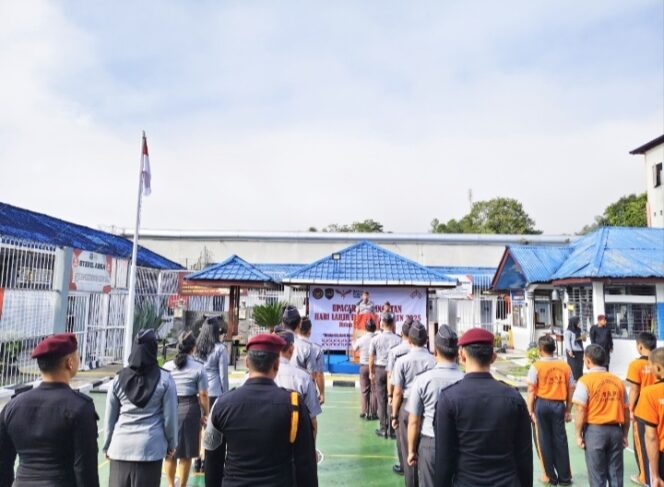 
					Kobarkan Semangat Pancasila, Rutan Tarutung Laksanakan Upacara Bendera Peringatan Hari Lahir Pancasila Tahun 2025