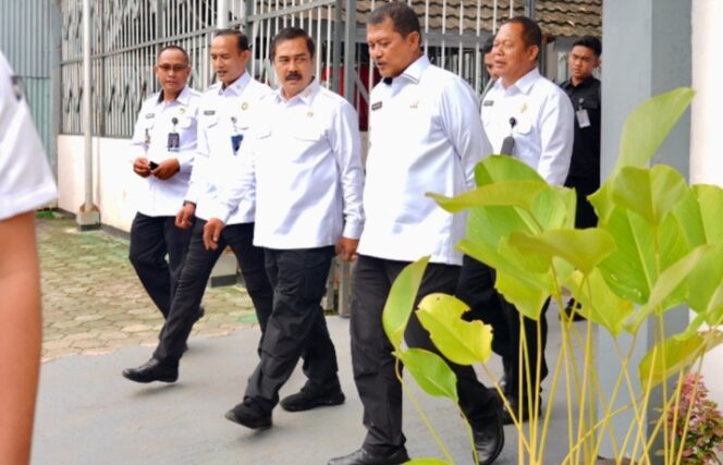 
					Redistribusi Warga Binaan ,Upaya kontinyu Lindungi Sistem Pemasyarakatan