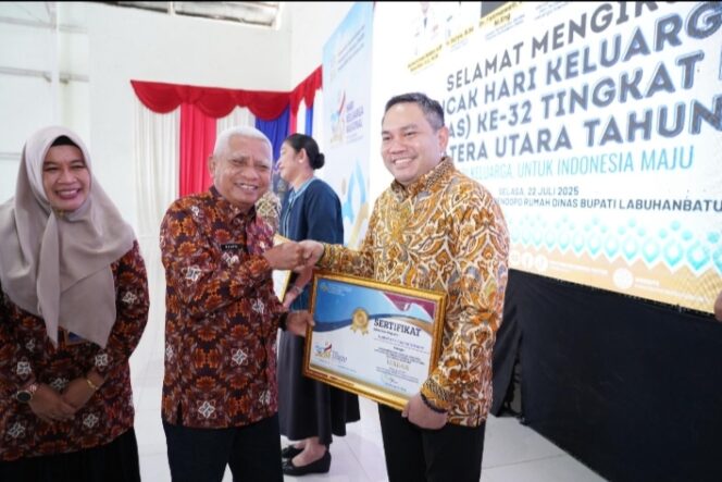 
					Bupati Pakpak Bharat Menerima Penghargaan Sebagai Salah Satu Kabupaten Dengan Cakupan Laporan Kelompok Kegiatan Dan Setara Kelompok Terbaik Tahun 2025