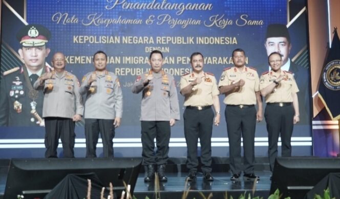 
					Rutan Tarutung Ikuti Kegiatan Penandatanganan Nota Kesepahaman dan Perjanjian Kerjasama antara Kepolisian Negara Republik Indonesia dengan Kementerian Imigrasi dan Pemasyarakatan melalui Live Streaming YouTube Kemenimipas