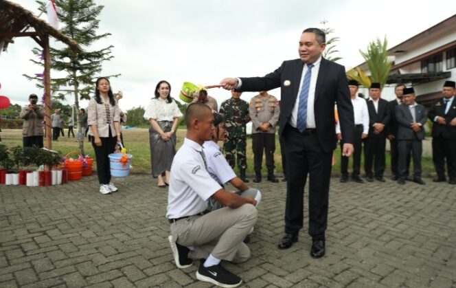 
					Bupati PakPak Bharat Membuka Pemusatan Pendidikan Dan Pelatihan Calon Paskibraka Kabupaten Pakpak Bharat