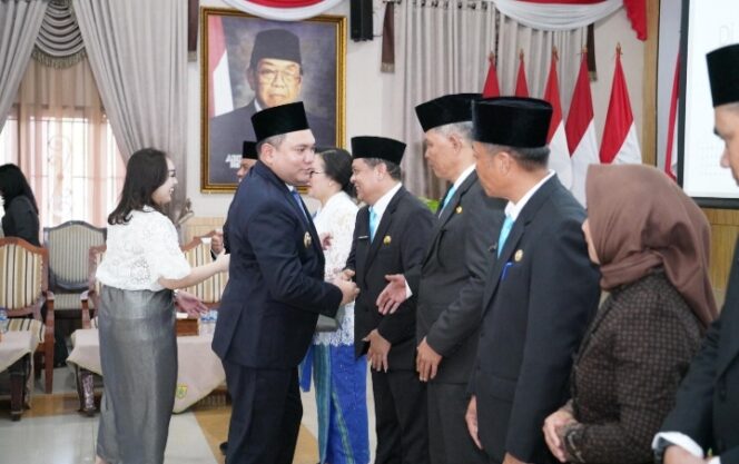 
					Bupati PakPak Bharat Melantik Dan Mengukuhkan Tujuh Pejabat Pimpinan Tinggi Pratama Dilingkungan Pemerintah Kabupaten Pakpak Bharat
