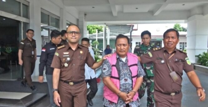 
					Korupsi Penyaluran Kredit Perumahan Pada PT.Bank Sumut KCP Melati- Medan, 2 Orang Ditetapkan Sebagai Tersangka Oleh Penyidik Pidana Khusus Kejati Sumut, 1 Tersangka Dijebloskan Ke Dalam Sel